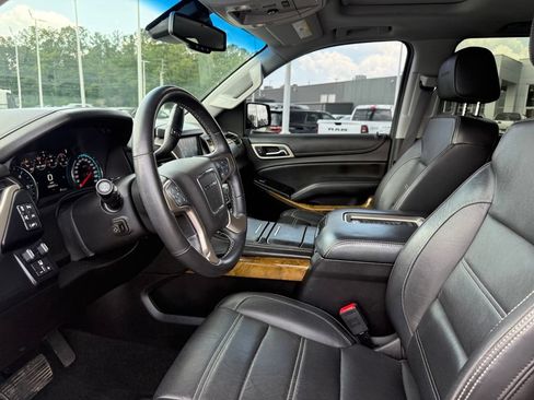 Used 2017 GMC Yukon XL Denali w/ Open Road Package RWD image 4
