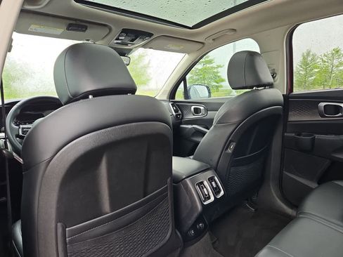 Used 2023 Kia Sorento S w/ Panoramic Sunroof Package image 16
