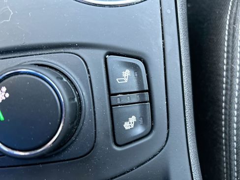 Used 2024 GMC Terrain SLE w/ Driver Convenience Package FWD image 28