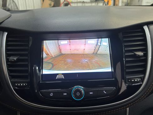 Used 2022 Chevrolet Trax LT w/ LT Convenience Package image 20