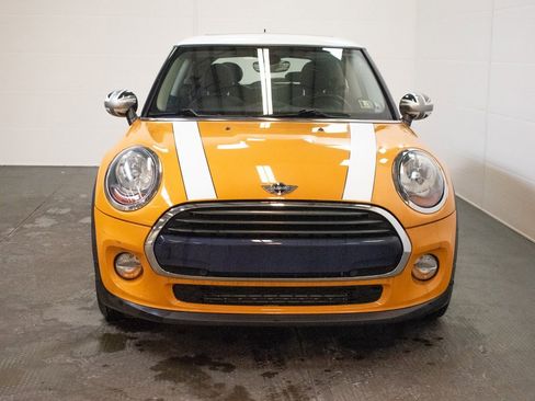 Used 2018 MINI Cooper 2-Door Hardtop image 2