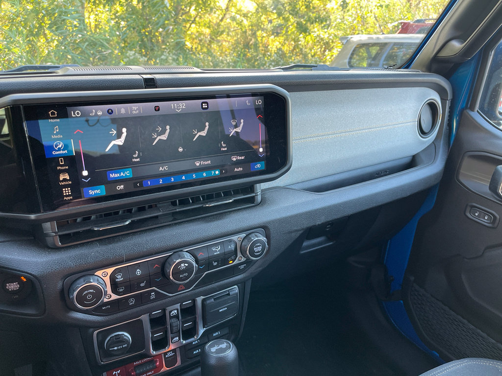 Used 2025 Jeep Wrangler Unlimited Sport AWD/4WD image 16