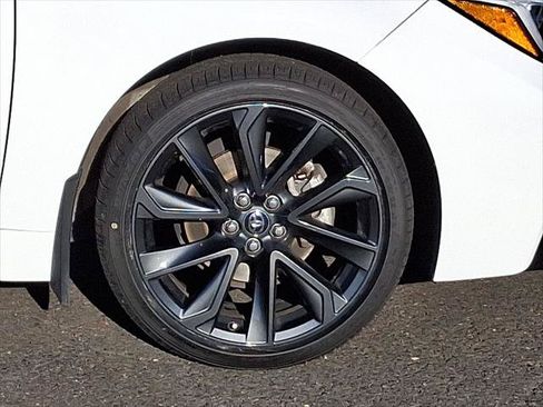 Certified 2025 Toyota Corolla SE w/ SE Premium Package FWD image 28