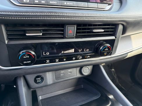 Used 2024 Nissan Rogue SV FWD image 23