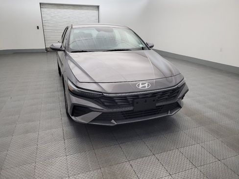 Used 2024 Hyundai Elantra SE FWD image 14