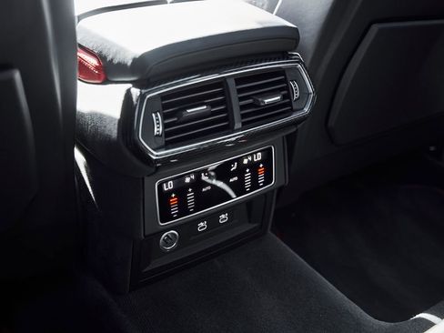 Used 2025 Lamborghini Urus Performante AWD/4WD image 49