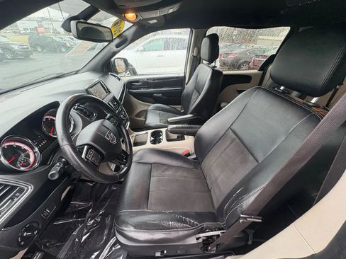 Used 2019 Dodge Grand Caravan SXT image 20