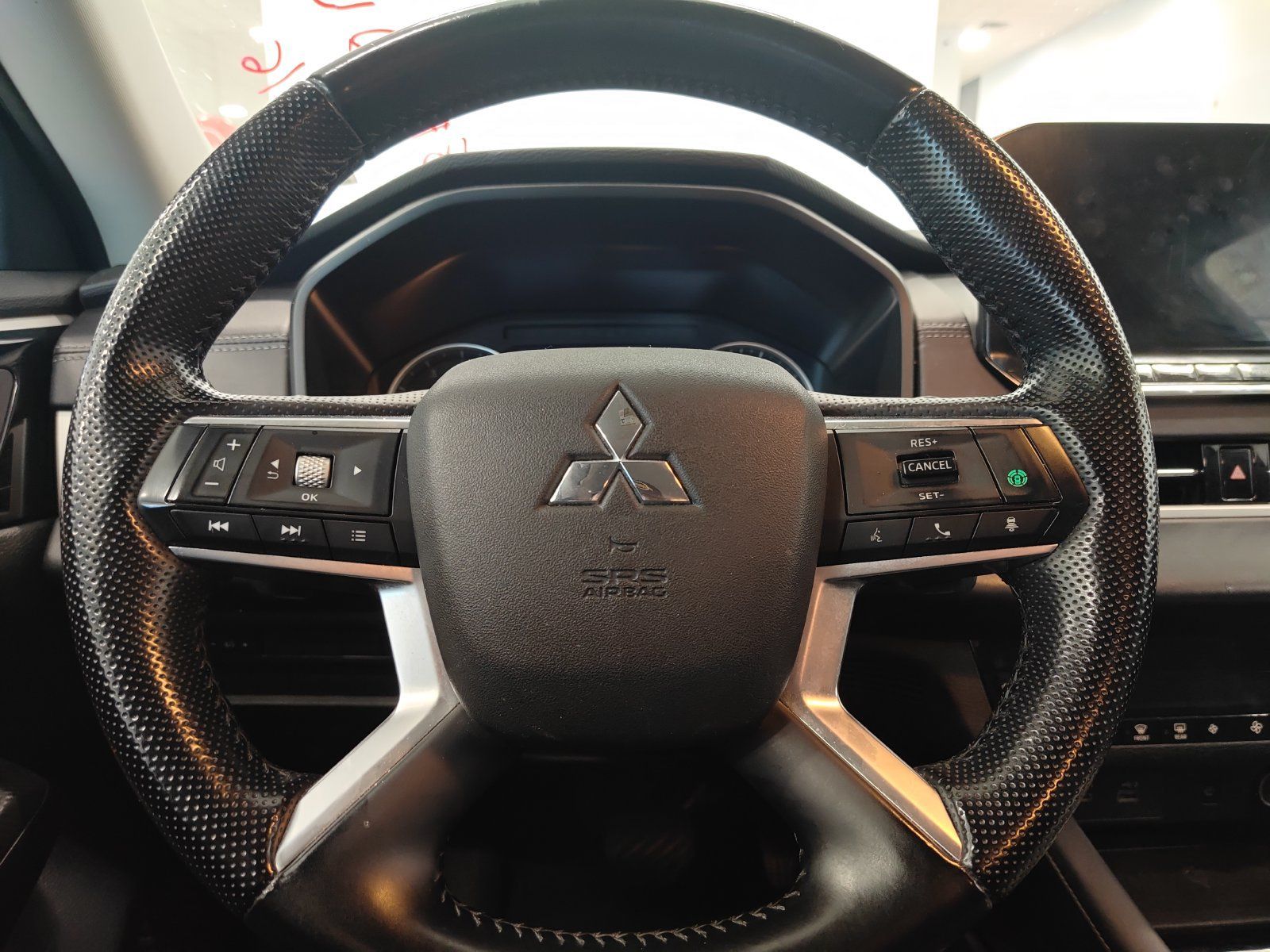 Used 2024 Mitsubishi Outlander SE Black Edition AWD/4WD image 12