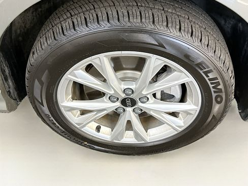 Used 2025 Audi Q3 2.0T Premium image 11