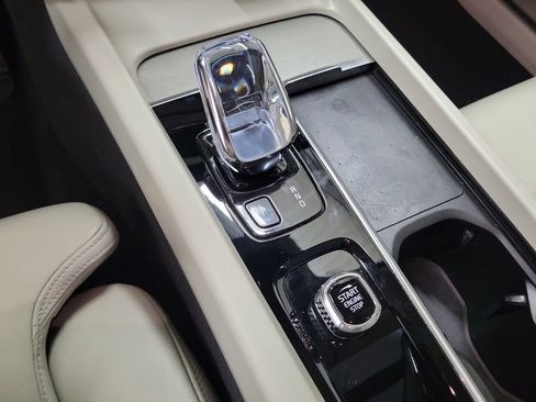 Used 2022 Volvo S60 B5 Inscription image 31