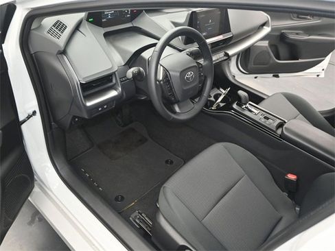 Used 2025 Toyota Prius LE image 4