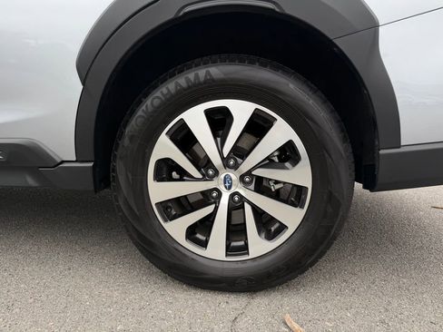 Used 2025 Subaru Outback Premium AWD/4WD image 31