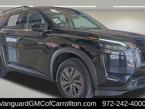 Used 2025 Nissan Pathfinder SV image 1