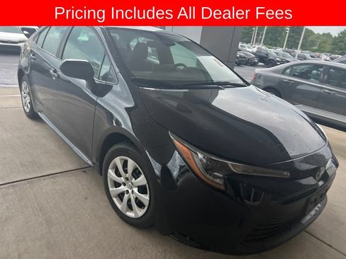 Used 2024 Toyota Corolla LE FWD image 4
