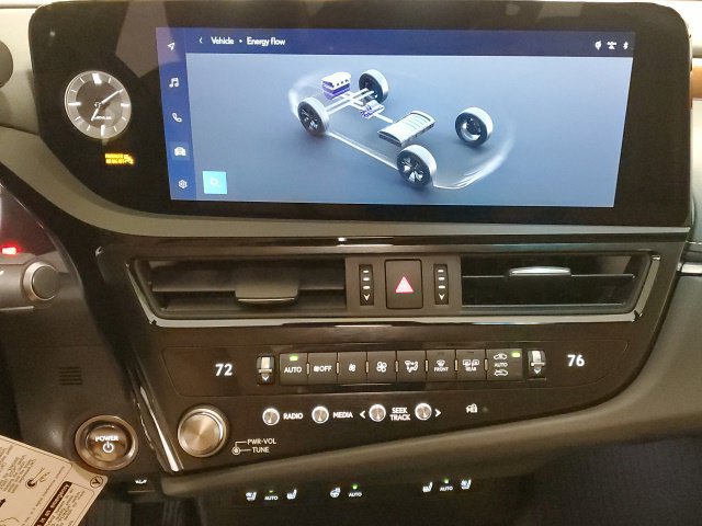 Used 2025 Lexus ES 300h w/ Premium Package FWD image 27