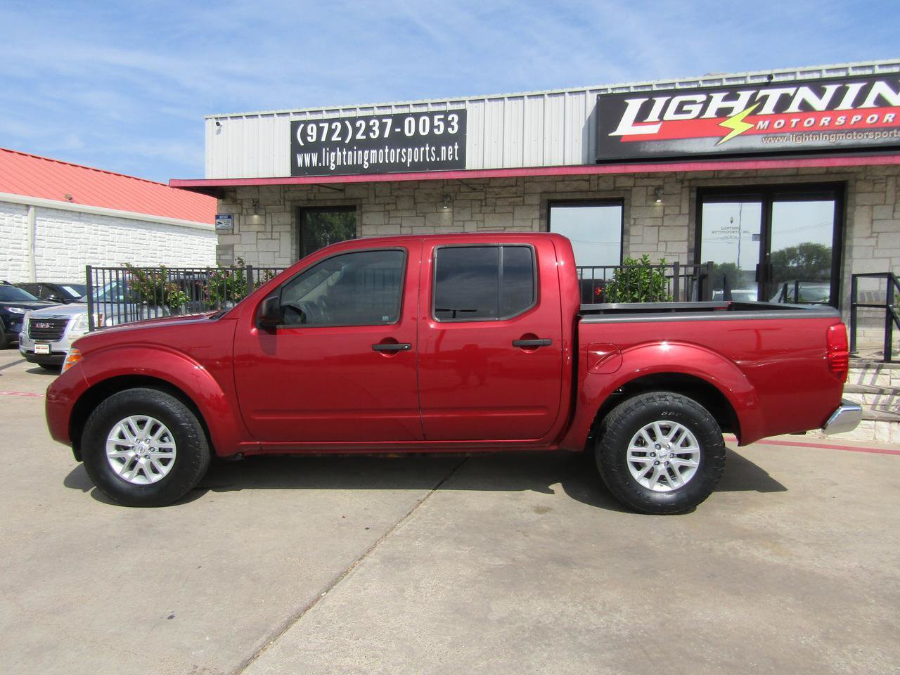 Used 2019 Nissan Frontier SV RWD image 2