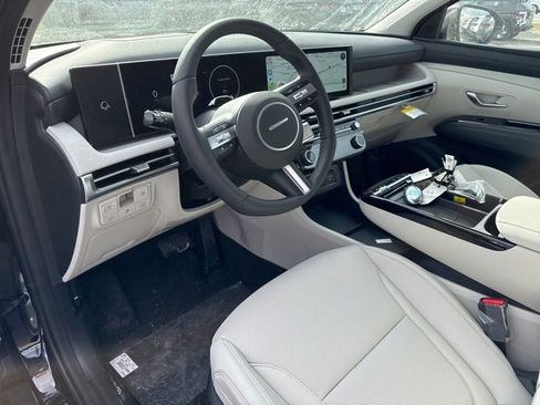 New 2025 Hyundai Tucson Limited image 18
