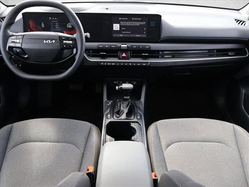 Used 2025 Kia K4 LXS image 21