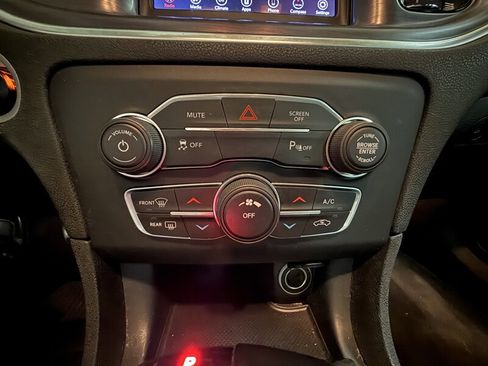 Used 2018 Dodge Charger SXT w/ Blacktop Package image 27