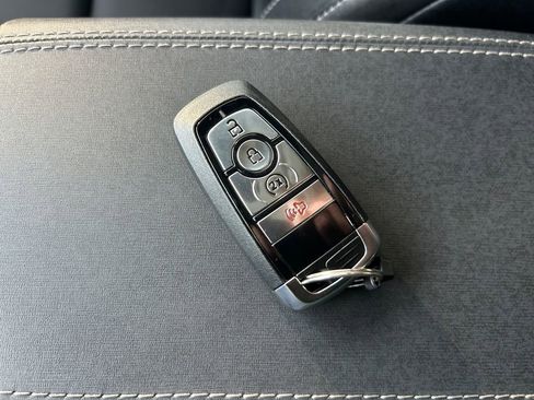 Used 2025 Ford Bronco Badlands image 33