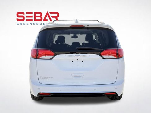 Used 2018 Chrysler Pacifica Touring-L image 7