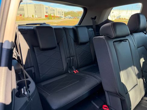 Used 2025 Volkswagen Atlas SE image 13