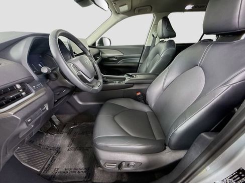 Certified 2025 Toyota Grand Highlander FWD image 20