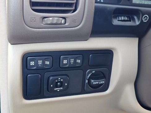 Used 1999 Toyota Land Cruiser image 26