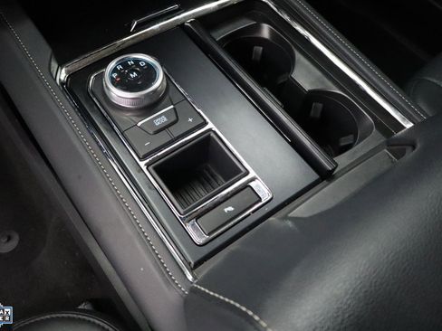 Used 2024 Ford Expedition XLT image 18