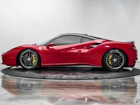 Used 2017 Ferrari 488 GTB RWD image 8