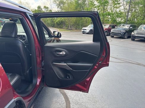 Used 2021 Jeep Cherokee Limited w/ Mopar Interior Package AWD/4WD image 40