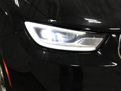Used 2023 Chrysler Pacifica Limited FWD image 12