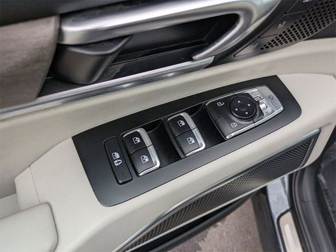 Used 2022 Kia Telluride SX w/ SX Prestige Package image 11