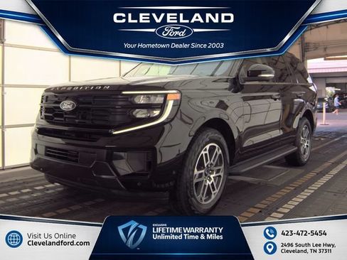 Used 2025 Ford Expedition Active AWD/4WD image 1