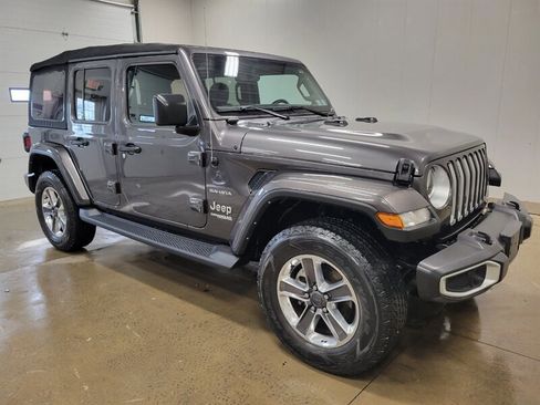 Used 2022 Jeep Wrangler Unlimited Sahara w/ Cold Weather Group AWD/4WD image 13