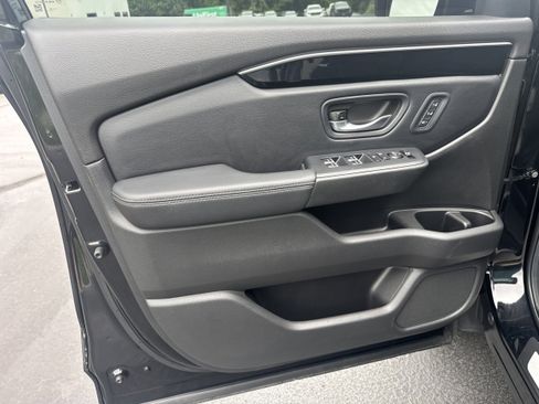Used 2024 Honda Pilot Touring image 8