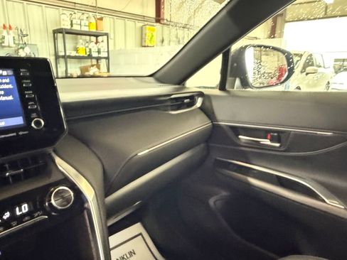 Used 2022 Toyota Venza XLE AWD/4WD image 17