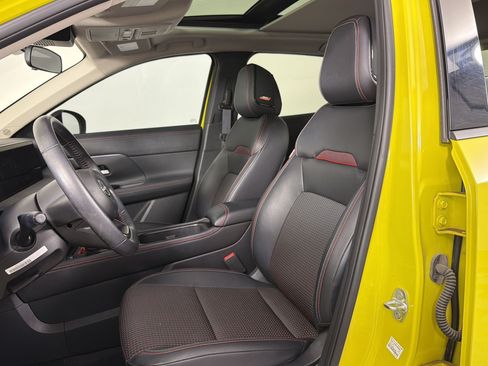 Used 2025 Nissan Kicks SR w/ SR Premium Package FWD image 5