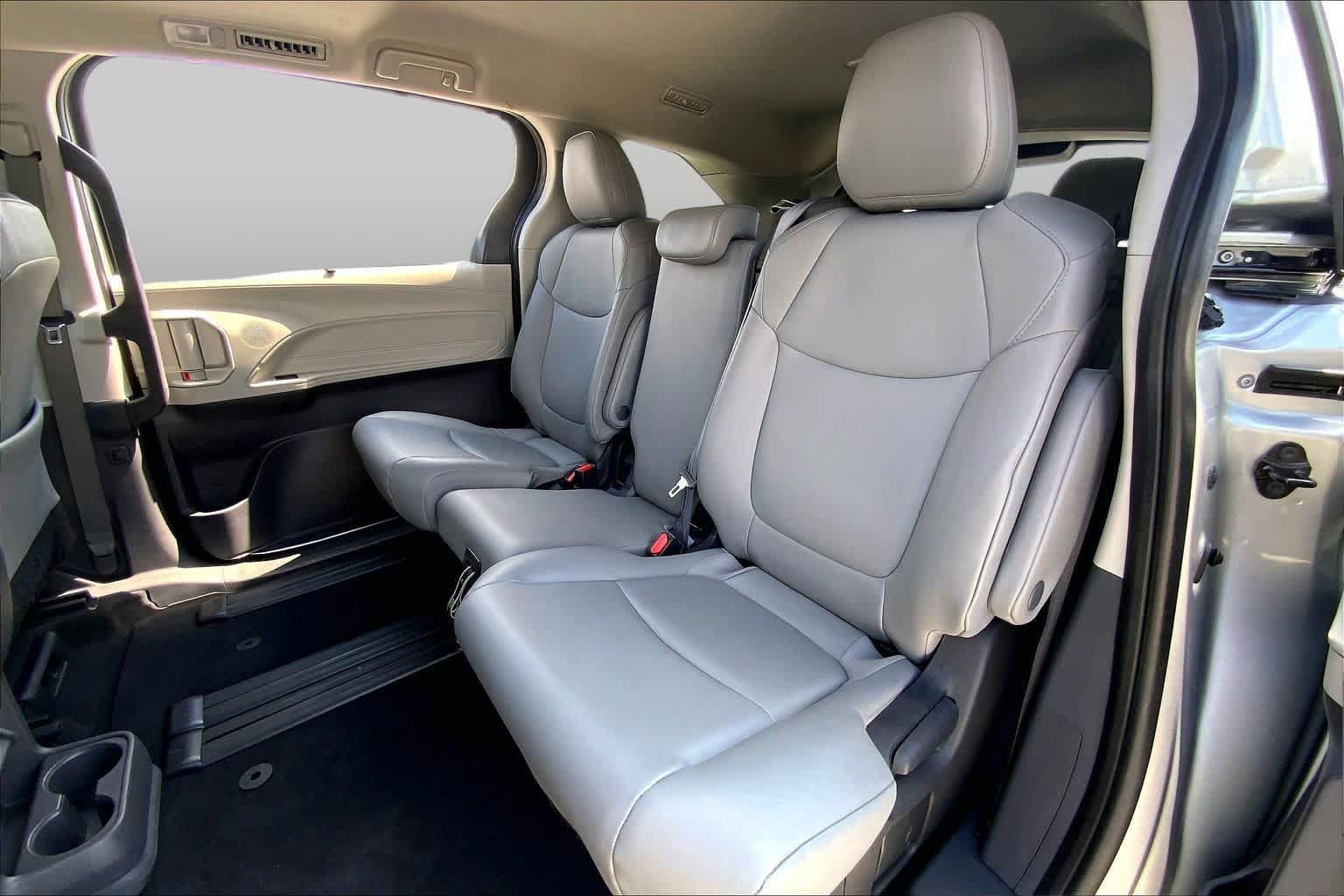 Used 2022 Toyota Sienna XLE FWD image 20