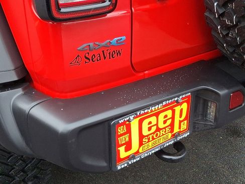 Certified 2025 Jeep Wrangler Willys image 31