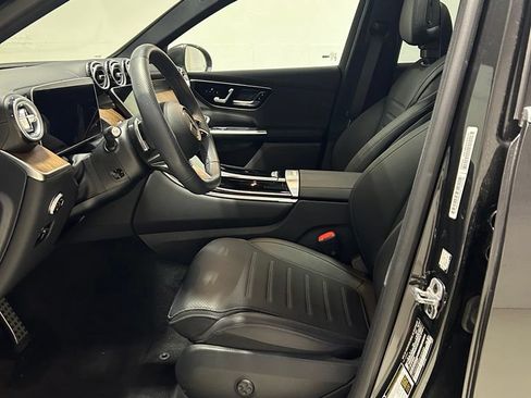 Used 2025 Mercedes-Benz GLC 300 4MATIC image 10