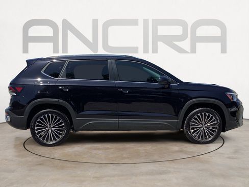 New 2026 Volkswagen Taos SE FWD image 9