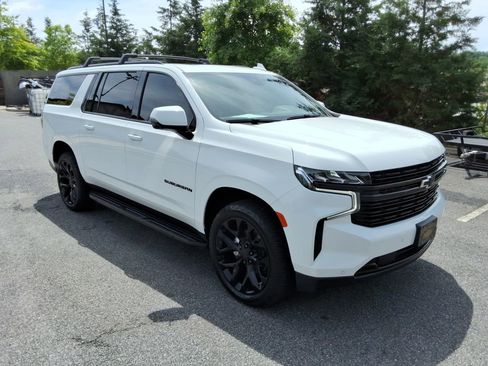 Certified 2023 Chevrolet Suburban RST w/ Luxury Package AWD/4WD image 3