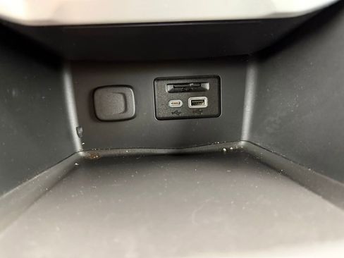 Used 2023 GMC Acadia SLT image 47