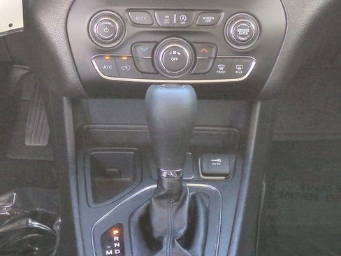 Used 2021 Jeep Cherokee Latitude image 19