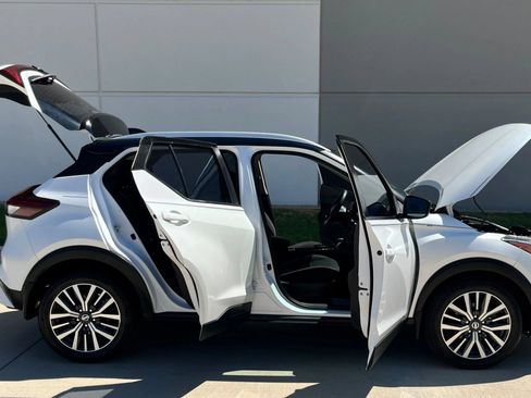 Used 2021 Nissan Kicks SV FWD image 12