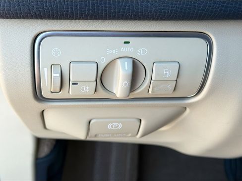 Used 2015 Volvo XC60 T5 Platinum image 34