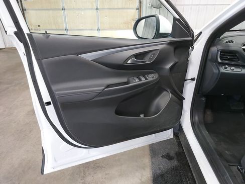 Used 2025 Buick Envista Preferred FWD image 27