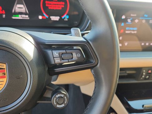 Used 2025 Porsche Cayenne E-Hybrid AWD/4WD image 21