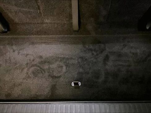 Certified 2025 Land Rover Defender 130 S image 33